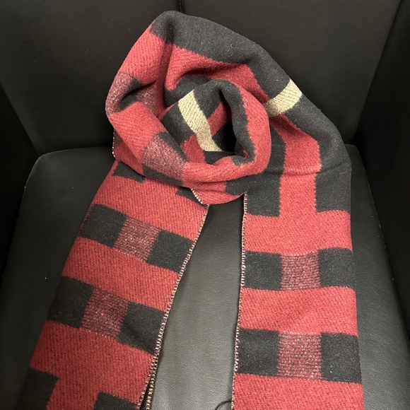 NWT! Burberry Women's Scarf Two-Sided - Picture 1 of 6